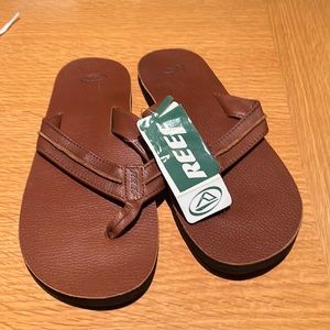 NWT Reef men’s leather sandals with bottle opener size 12